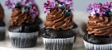 Banánové cupcakes s karamelem a čokoládovým krémem