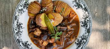 Kuřecí guláš s houbami