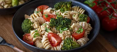 Těstoviny s kešu omáčkou a brokolicí