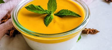 Veganská Panna Cotta s flambovanými meruňkami