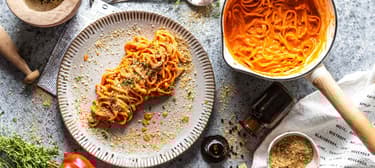 Špagety s omáčkou z pečených paprik