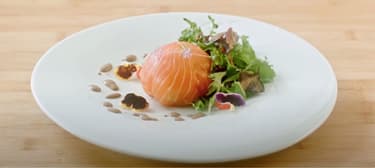 Salát s uzeným lososem