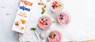 Růžové mandlové smoothie 
