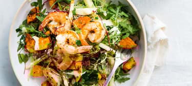 Salát s krevetami a kari dresinkem