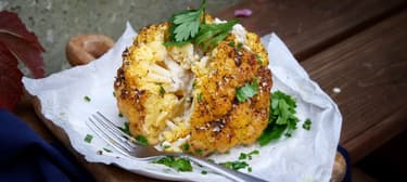 Pečený květák s tahini zálivkou