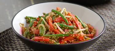 Křupavá restovaná zelenina se sezamem