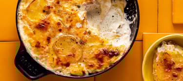 Zapečené brambory se sýrem