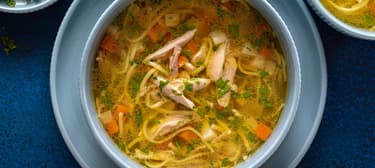 Kuřecí vývar s nudlemi