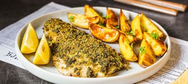 Okouník s bylinkovou krustou a pečenými bramborami