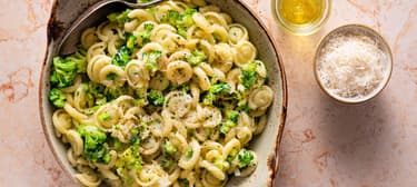 Brokolicová omáčka s těstovinami