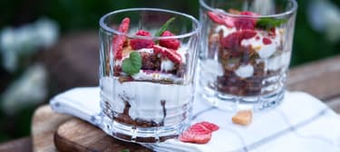 Domácí granola s pečenou rebarborou