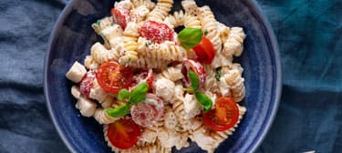 Těstovinový salát s mozzarellou