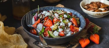 Slaný salát s jahodami 