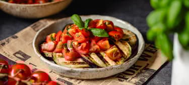 Grilovaný lilek s vinaigrette a rajčaty 