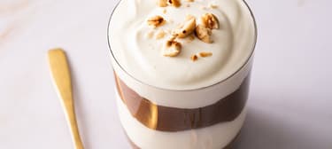 Mléčný dezert s lískovými oříšky