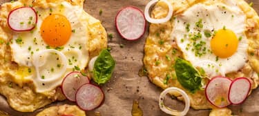 Bramborová hnízda s vejci a slaninou