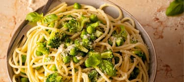 Špagety s hráškem a brokolicí