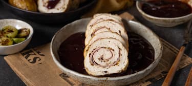 Krůtí roláda s brusinkovou omáčkou