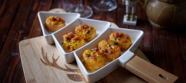 Křupavé jednohubky s cheddarem a pancettou