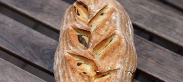 Chléb s medvědím česnekem