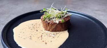 Juicy Marbles' steak s pepřovou omáčkou podle Pavla Berkyho