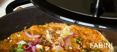 Shakshuka ze sladkých brambor a Sri Racha Máslo od Adama Runduse