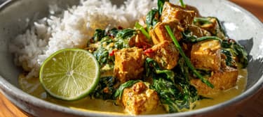 Arašídové curry s kokosovým mlékem a tempehem