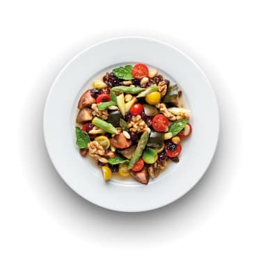 Salát z chřestu, rajčat a ořechů