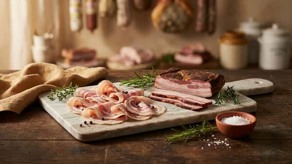 Pancetta vs. slanina: Jaký je rozdíl a kdy kterou použít