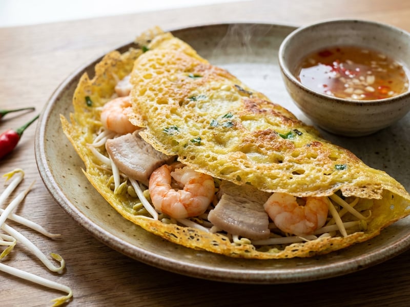 Banh xeo – sizzling pancake with shrimp