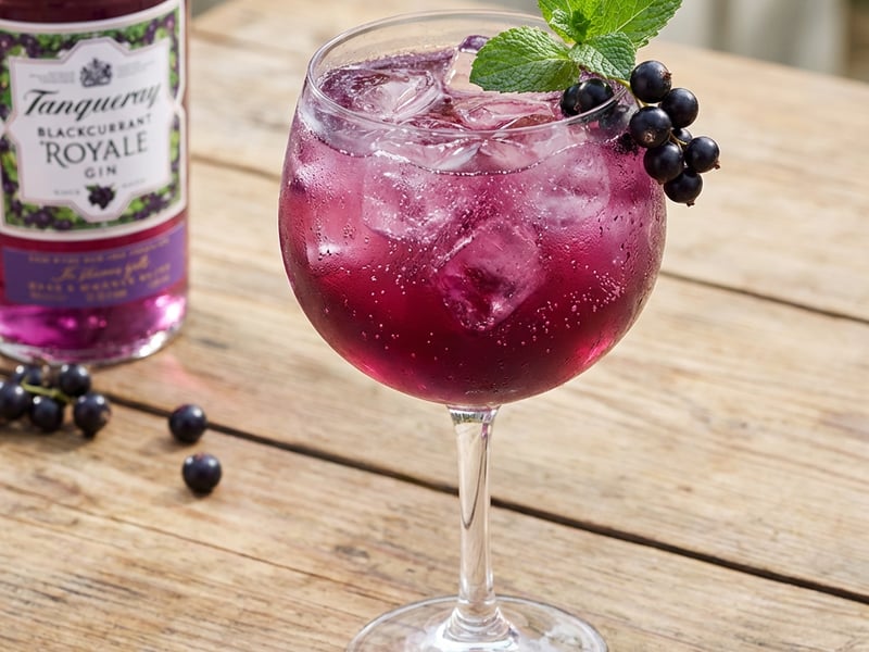 Tanqueray Blackcurrant Royale & Spritz