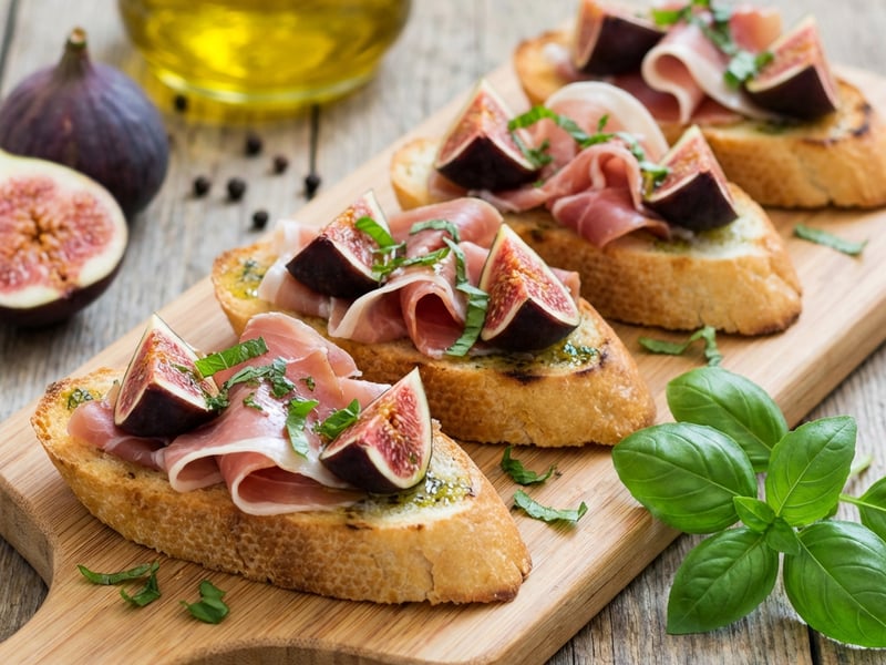Crostini with prosciutto crudo and figs