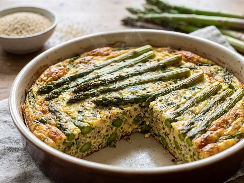 Frittata s chřestem a quinoou