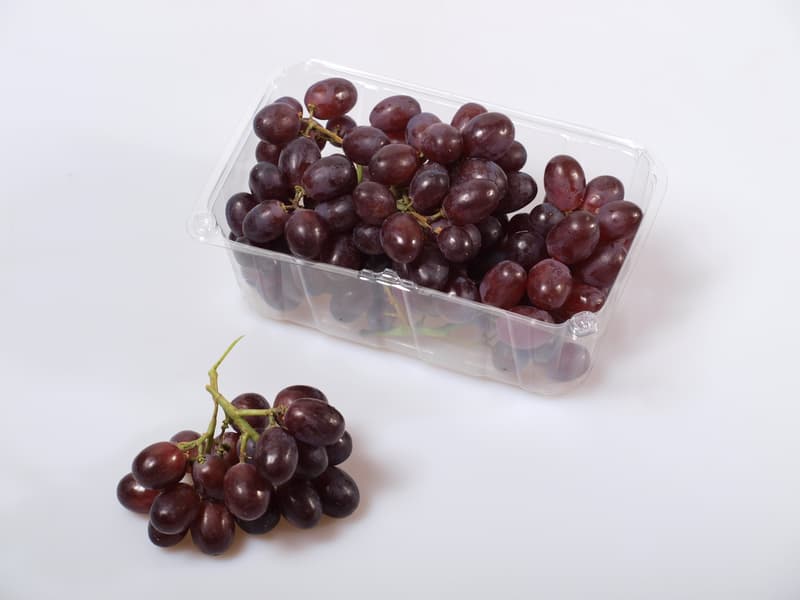 Dark seedless grapes