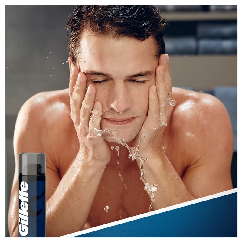 Gillette Classic Sensitive Pánská pěna na holení