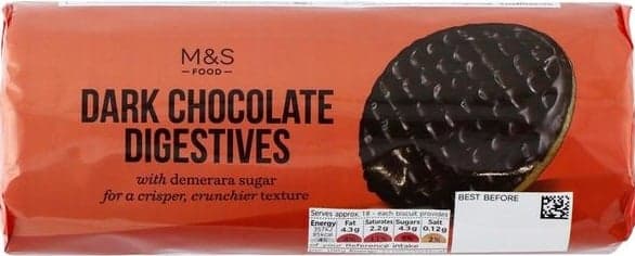 Marks & Spencer Pšeničné sušenky polomáčené v hořké čokoládě
