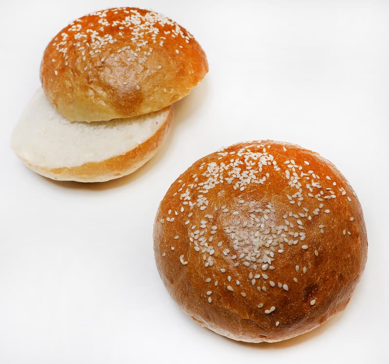 Merhautovo pekařství Hamburgerová bulka klasik se sezamem