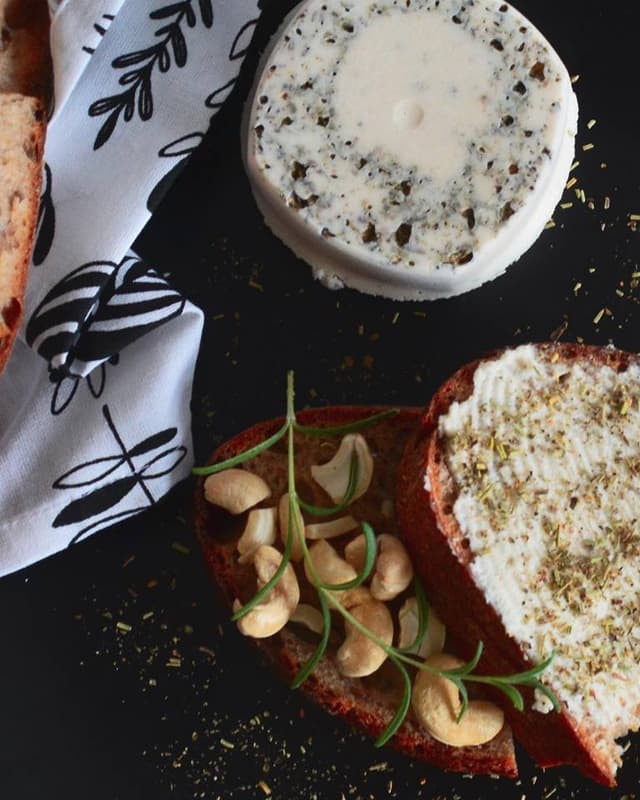 Rýsárna Cashew Lá Provance