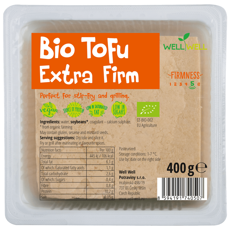 Well Well BIO tofu tvrdé v kelímku s vodou