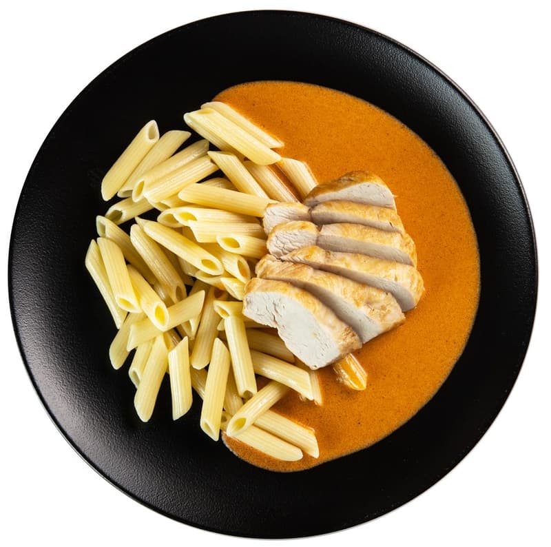 Chicken in pepper creamy sauce, pasta by Jan Bureš