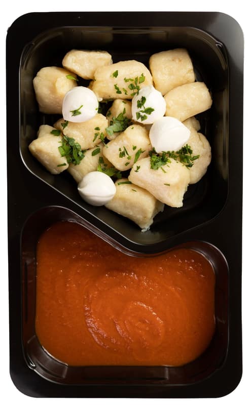 Handmade gnocchi from roasted cauliflower with tomatoes by Spojka Karlín