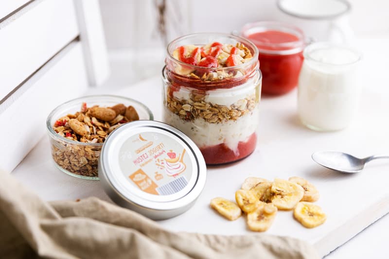Rohlik.cz Hustej jogurt s müsli, banány a jahodami mini
