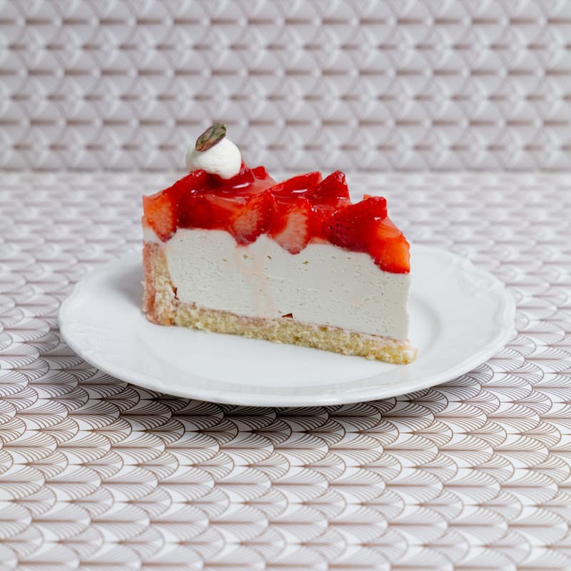 Cukrárna Myšák Strawberry cake (portion)