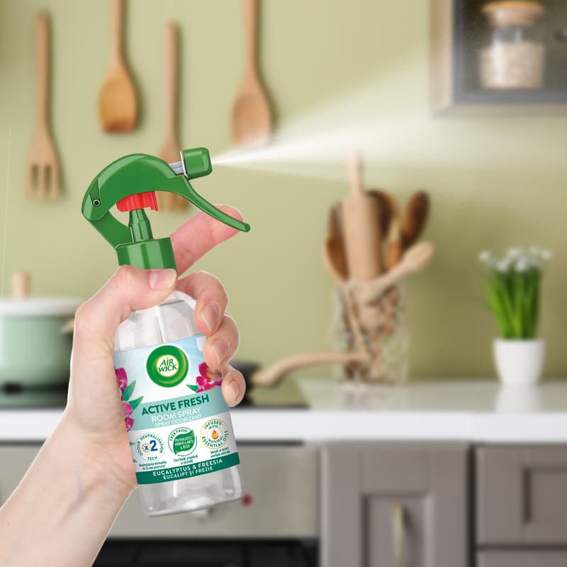 Air Wick Active Fresh spray air freshener - eucalyptus
