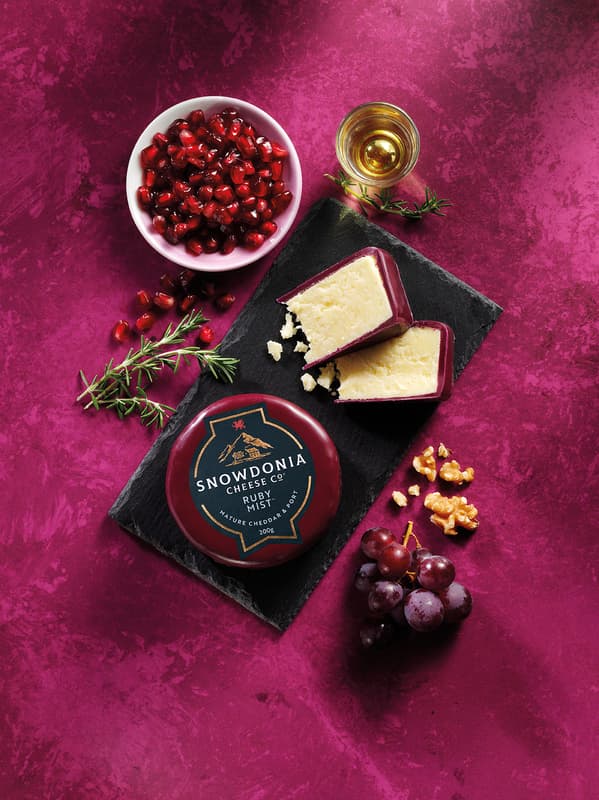 Snowdonia Cheddar ruby mist sýr s bílým portským a brandy