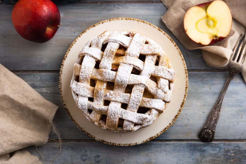 Rohlik.cz Apple-tastic lincé pie from The Green Garden