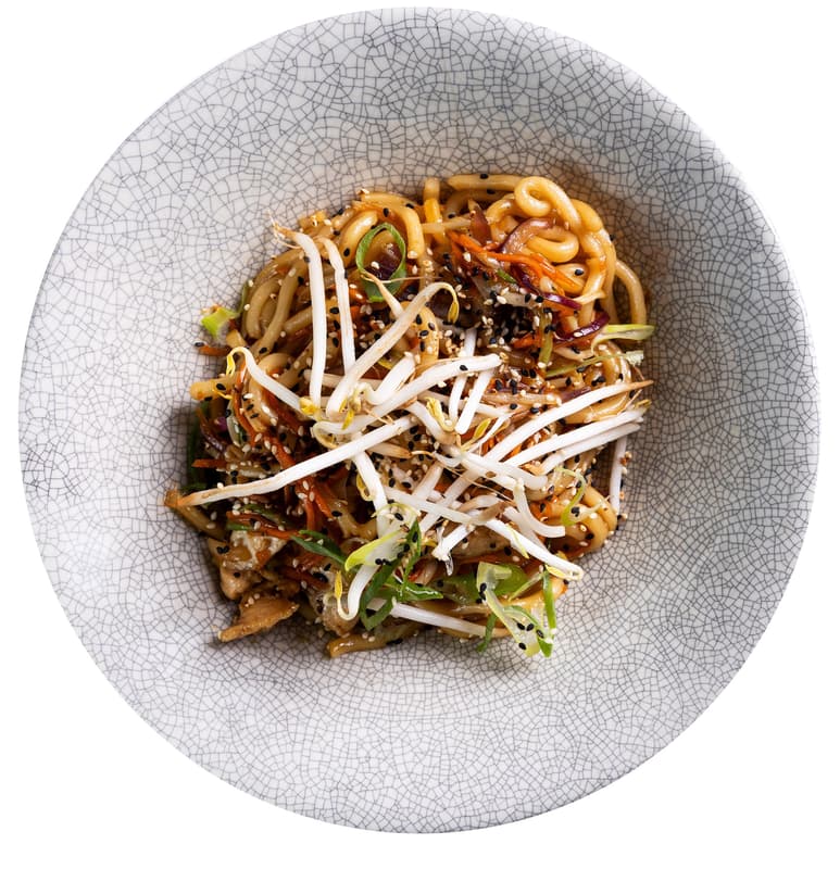 Japonské udon nudle se "sous-vide" kuřecími prsy a teriyaki omáčkou z Café Buddha