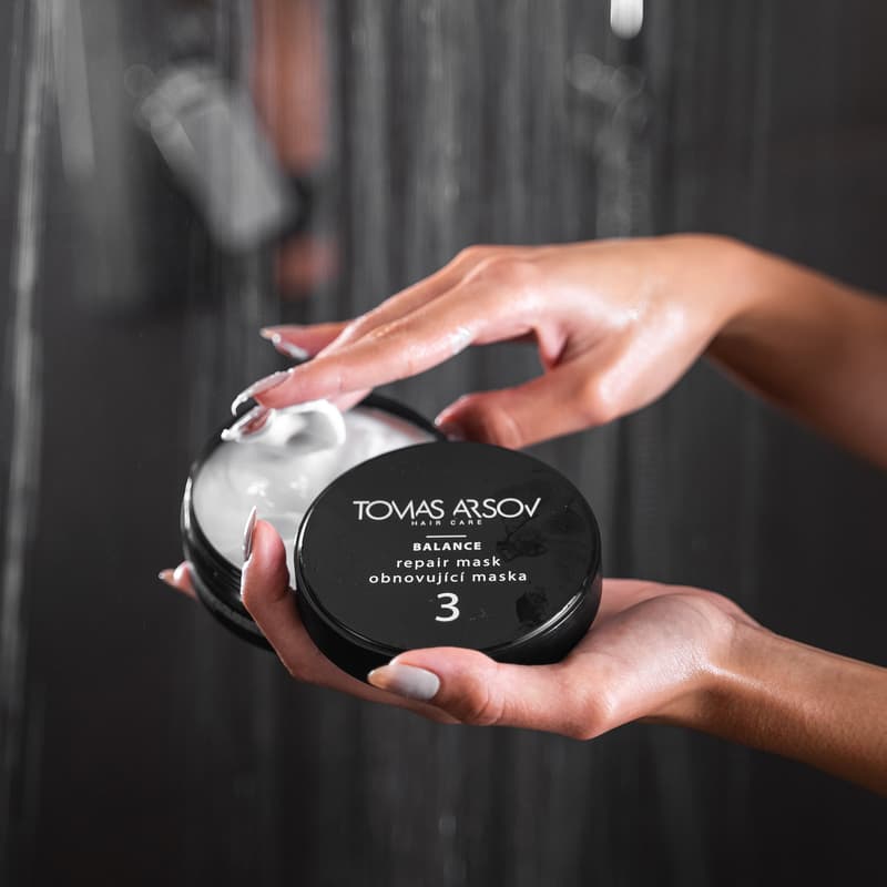 Tomas Arsov Balance restoring mask