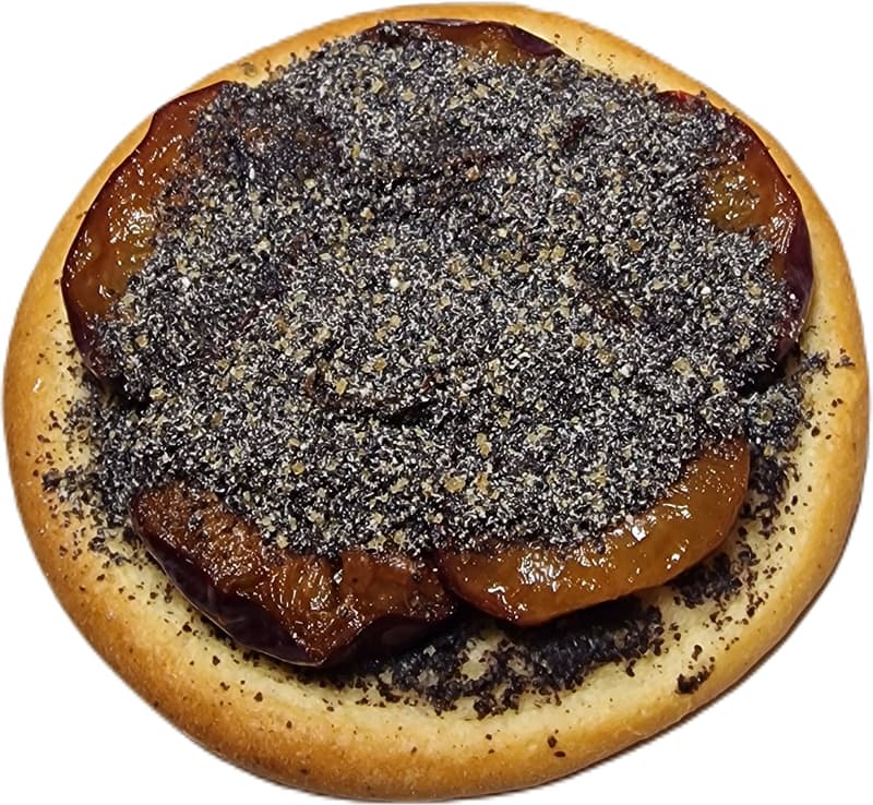 Alrichovo pekařství Multigrain plum cake with poppy seeds