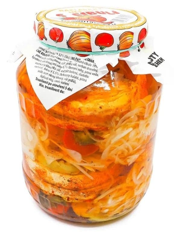 Dobroty s příběhem Pickled Hermelin cheese with onion